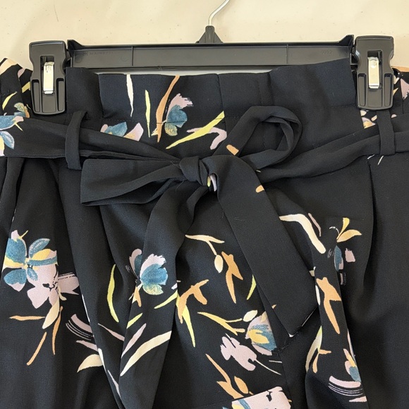 Like NEW Flowy high waist pants Lg - Picture 3 of 5